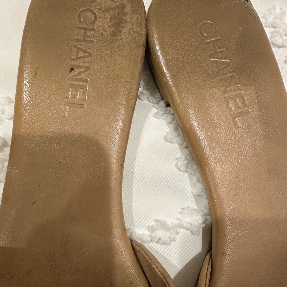 Chanel Tan Sandals with Iconic Logo Embellishment - Picture 8 of 9